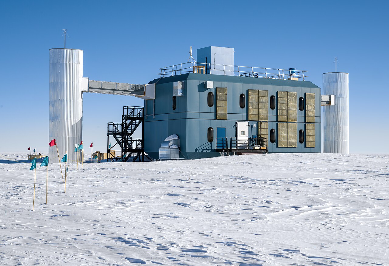 Observatorio de neutrinos IceCube en el Polo Sur, el 6 de enero de 2023. El tamaño de la imagen se ajustó para esta galería.